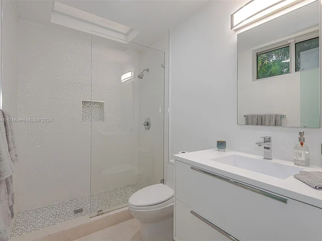 5001 SW 76th St, Miami FL 33143