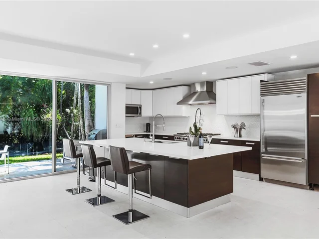 5001 SW 76th St, Miami FL 33143