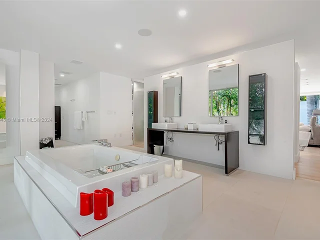 5001 SW 76th St, Miami FL 33143