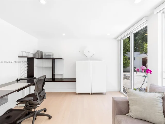 5001 SW 76th St, Miami FL 33143