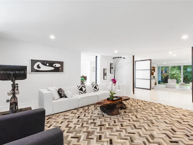 5001 SW 76th St, Miami FL 33143