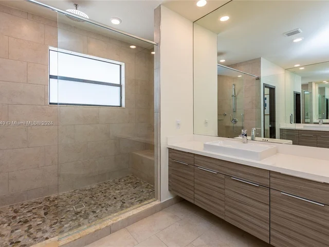 8814 NW 154th Ter, Miami Lakes FL 33018