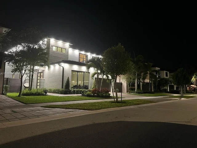 8814 NW 154th Ter, Miami Lakes FL 33018