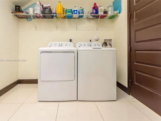 8814 NW 154th Ter, Miami Lakes FL 33018