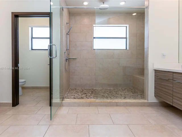 8814 NW 154th Ter, Miami Lakes FL 33018