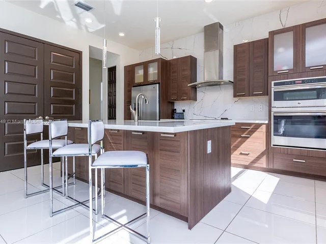 8814 NW 154th Ter, Miami Lakes FL 33018