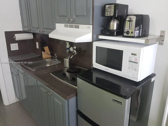 6345 Collins Ave # 30, Miami Beach FL 33141