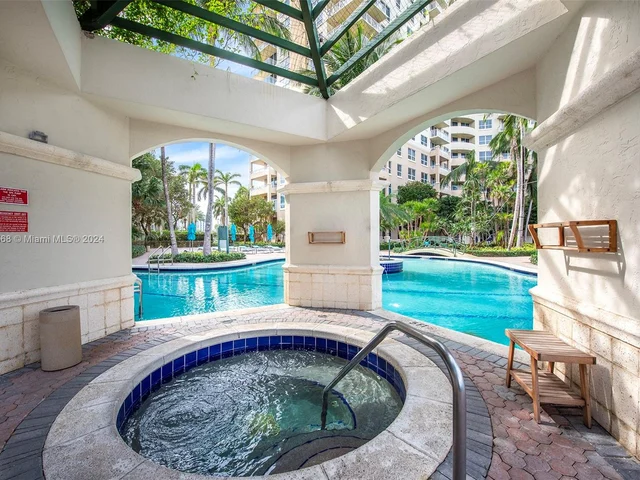 19501 W Country Club Dr # 715, Aventura FL 33180