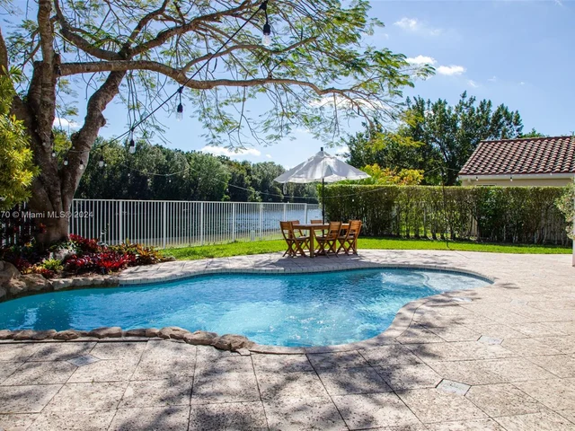 780 Verona Lake Dr # 780, Weston FL 33326