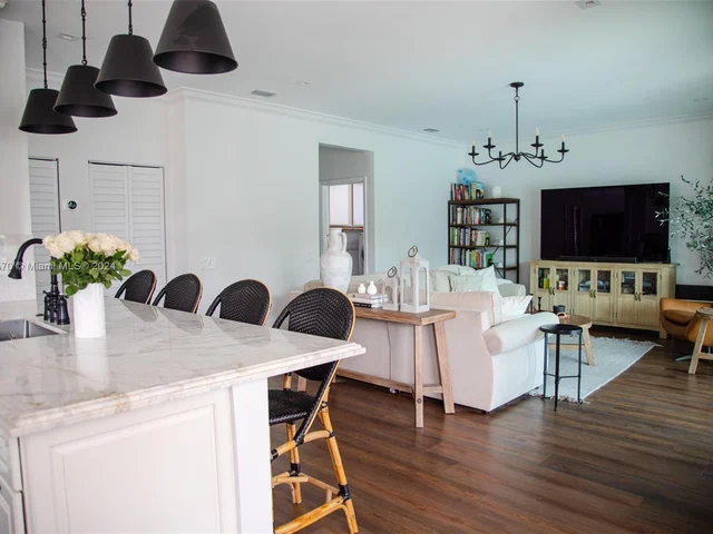 780 Verona Lake Dr # 780, Weston FL 33326