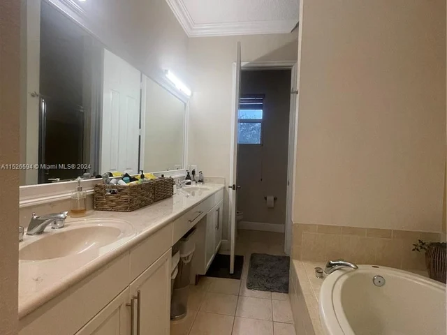 6054 NW 116th Dr, Coral Springs FL 33076