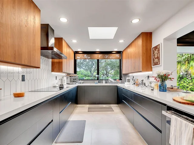 12101 Rock Garden Ln, Pinecrest FL 33156