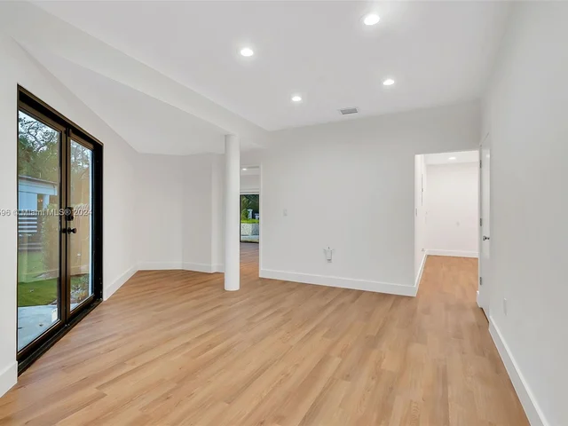 12101 Rock Garden Ln, Pinecrest FL 33156