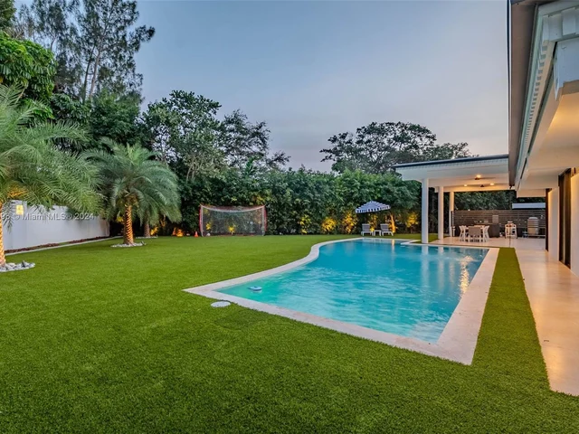 12101 Rock Garden Ln, Pinecrest FL 33156