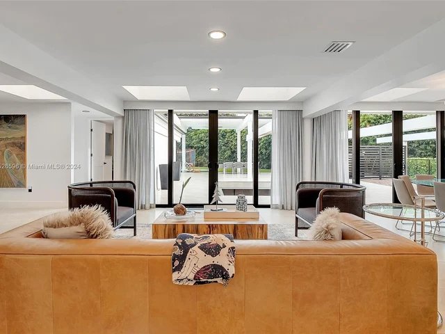 12101 Rock Garden Ln, Pinecrest FL 33156