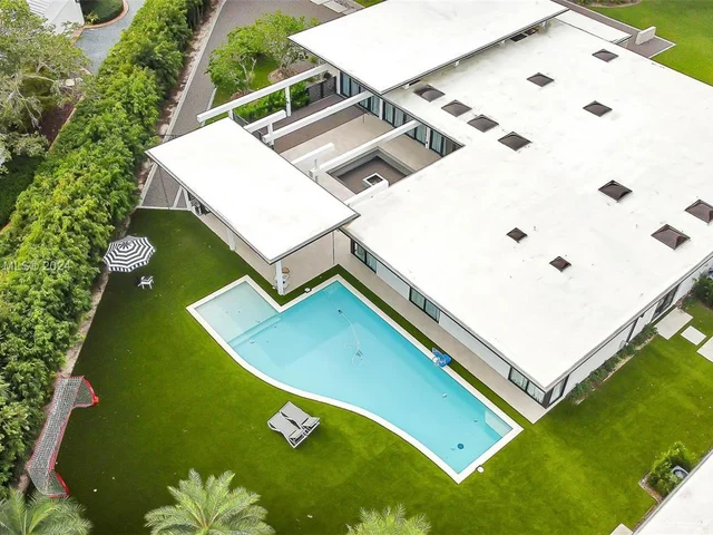 12101 Rock Garden Ln, Pinecrest FL 33156