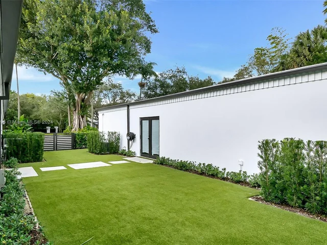 12101 Rock Garden Ln, Pinecrest FL 33156