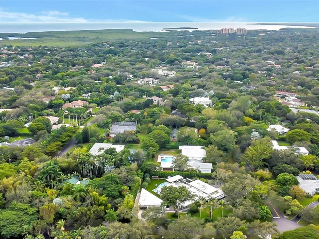 12101 Rock Garden Ln, Pinecrest FL 33156