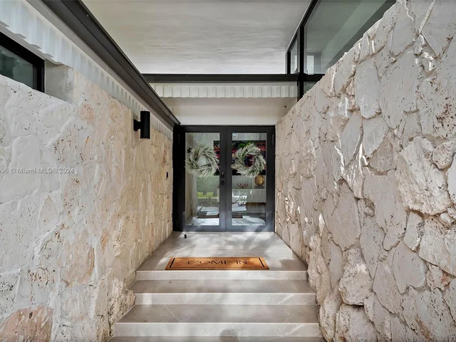 12101 Rock Garden Ln, Pinecrest FL 33156