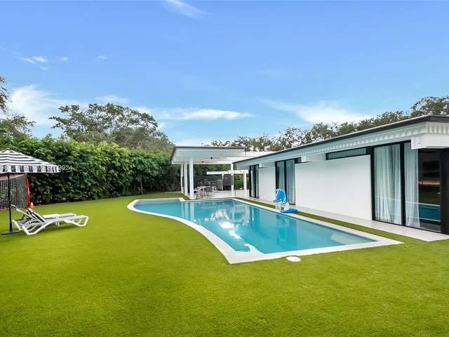 12101 Rock Garden Ln, Pinecrest FL 33156