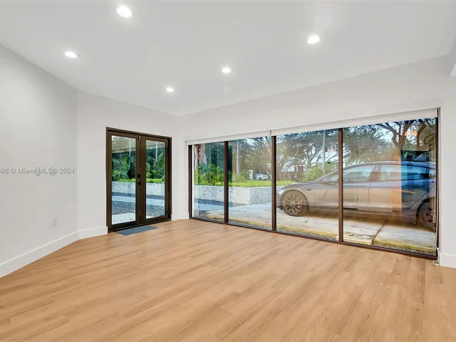 12101 Rock Garden Ln, Pinecrest FL 33156