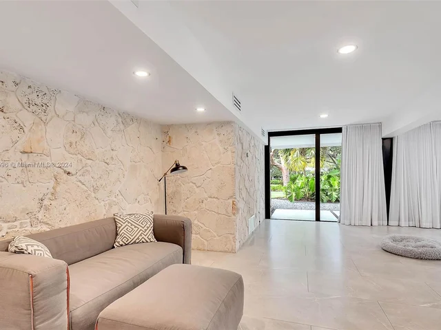 12101 Rock Garden Ln, Pinecrest FL 33156