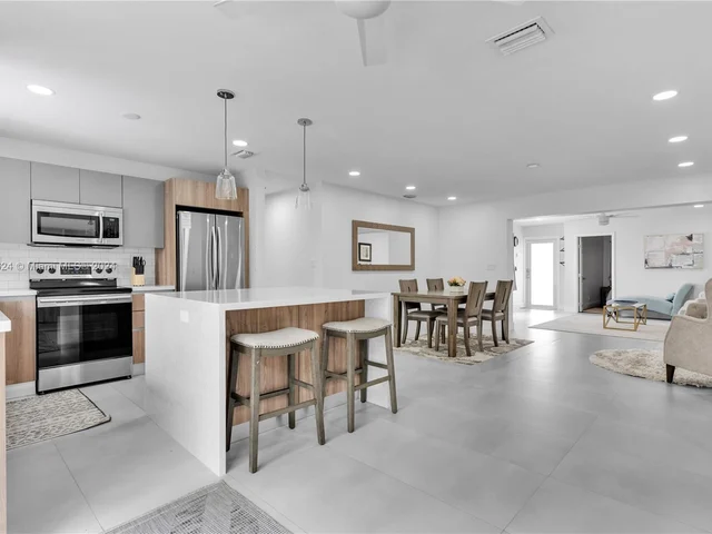 617 NW 30th Ct, Wilton Manors FL 33311