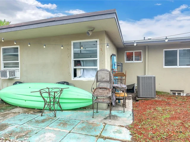 1227 N E St, Lake Worth FL 33460