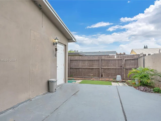 1227 N E St, Lake Worth FL 33460