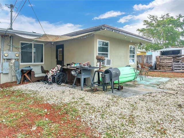 1227 N E St, Lake Worth FL 33460