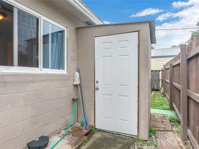 1227 N E St, Lake Worth FL 33460