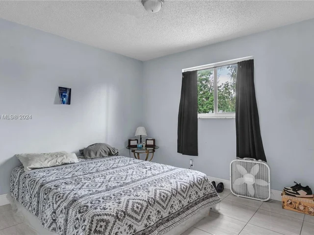 1227 N E St, Lake Worth FL 33460