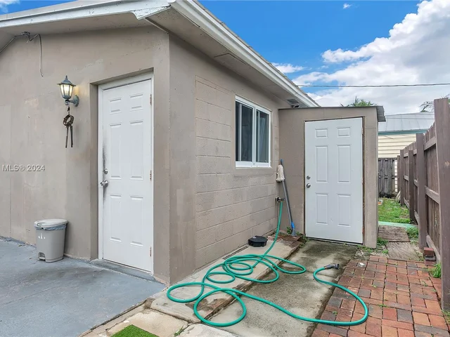 1227 N E St, Lake Worth FL 33460