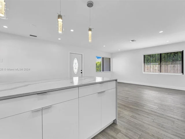 1932 NW 2nd Ct, Miami FL 33136