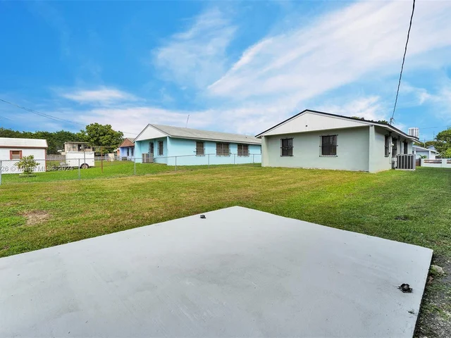 1932 NW 2nd Ct, Miami FL 33136