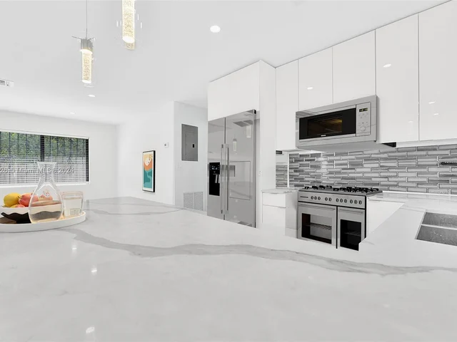 1932 NW 2nd Ct, Miami FL 33136