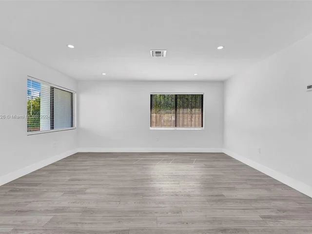 1932 NW 2nd Ct, Miami FL 33136