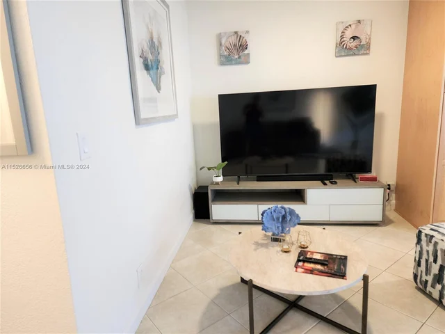 2881 NE 32nd St # 318, Fort Lauderdale FL 33306