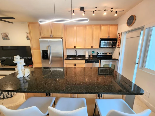 2881 NE 32nd St # 318, Fort Lauderdale FL 33306