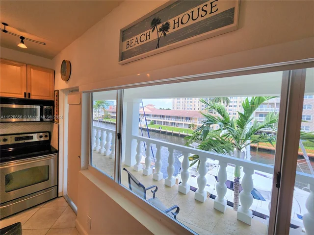 2881 NE 32nd St # 318, Fort Lauderdale FL 33306