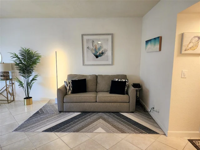 2881 NE 32nd St # 318, Fort Lauderdale FL 33306