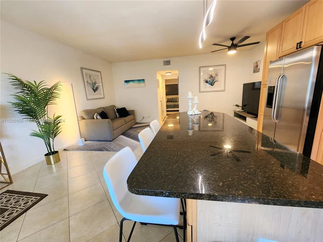 2881 NE 32nd St # 318, Fort Lauderdale FL 33306