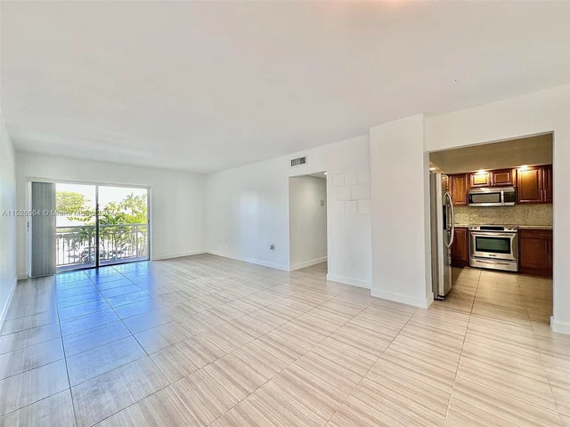 400 Kings Point Dr # 224, Sunny Isles Beach FL 33160