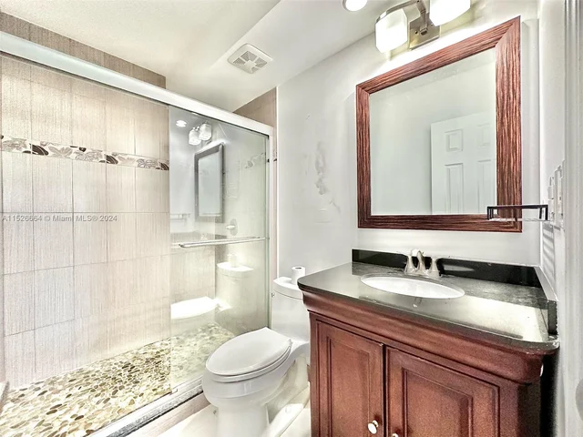 400 Kings Point Dr # 224, Sunny Isles Beach FL 33160