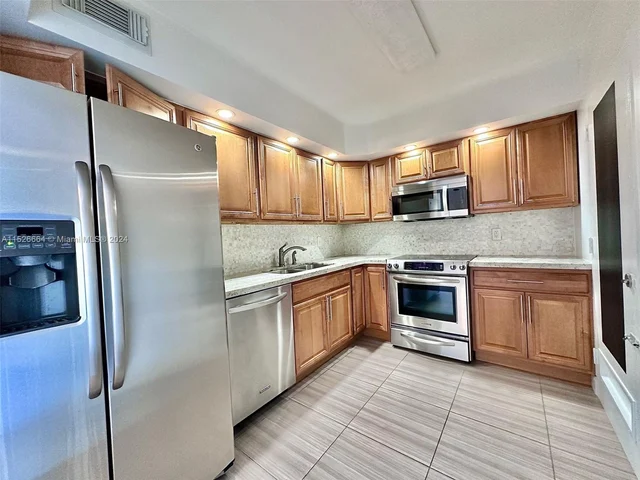 400 Kings Point Dr # 224, Sunny Isles Beach FL 33160