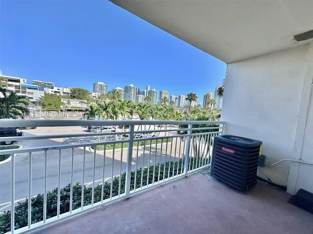 400 Kings Point Dr # 224, Sunny Isles Beach FL 33160