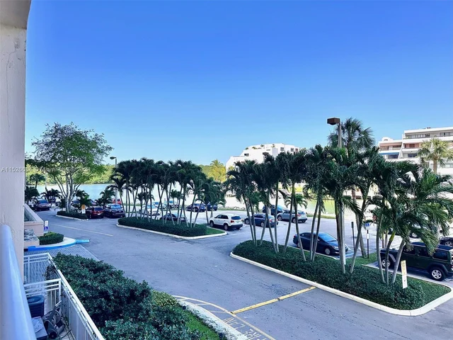 400 Kings Point Dr # 224, Sunny Isles Beach FL 33160