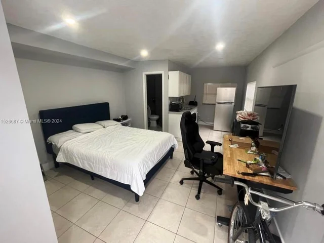 6420 Washington St, Hollywood FL 33023