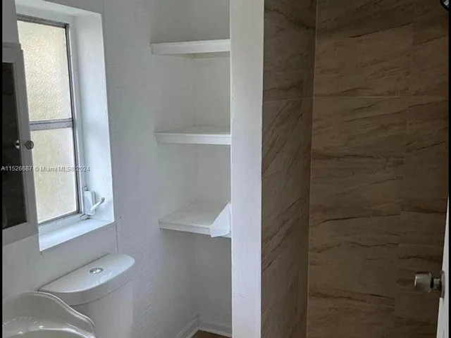 6420 Washington St, Hollywood FL 33023