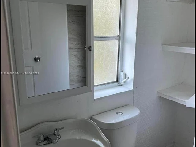 6420 Washington St, Hollywood FL 33023